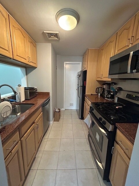 Building Photo - 365 1st St