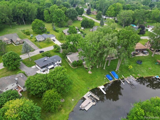 Building Photo - 5250 Bronco Dr