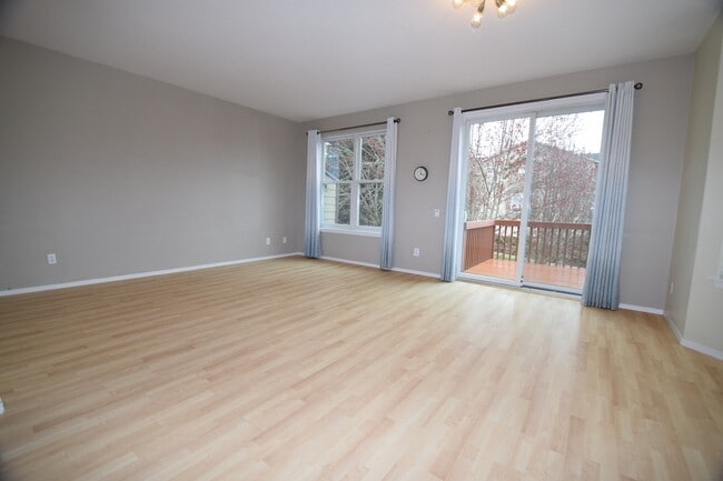 Building Photo - 232 NE 76th Ave