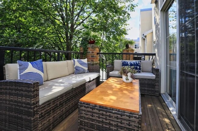 Building Photo - Rare NE Minneapolis Townhome with 2 Stall Garage + Soaking Tub