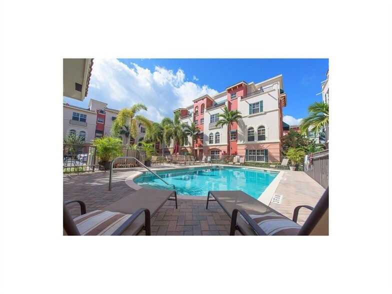 Primary Photo - 1033 NE 17th Way