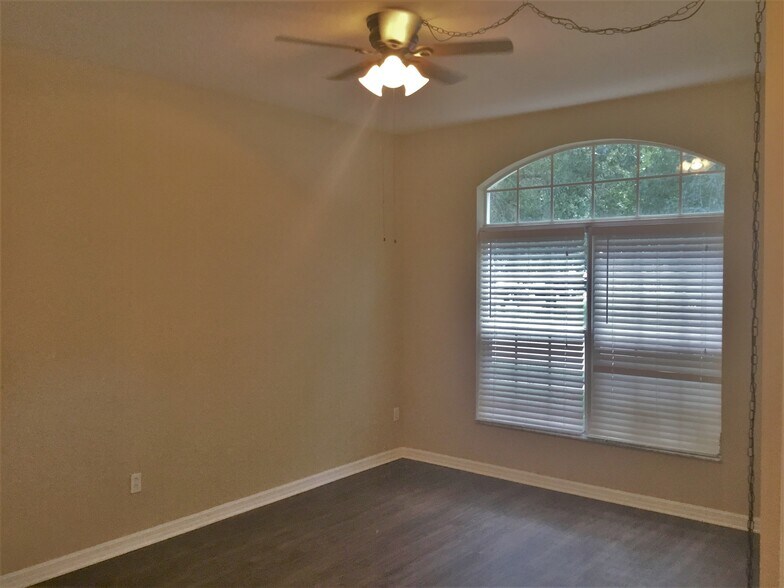 Building Photo - 1309 Kintla Rd