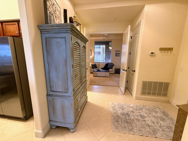 Building Photo - 20 Orange Ave