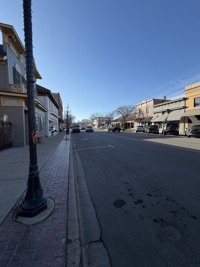 Building Photo - 263 Center St