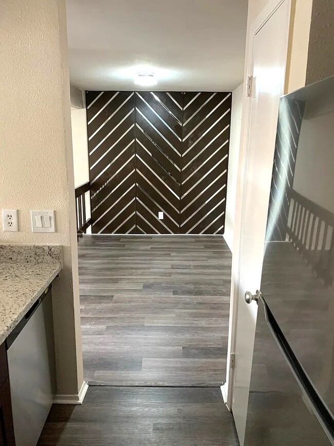 Building Photo - 12121 Bob White Dr