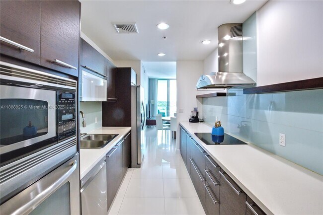 Building Photo - 7928 East Dr