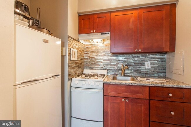 Building Photo - Bright Studio in the Heart of Center City ...