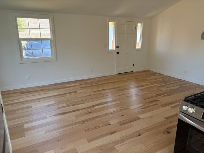 Building Photo - Aptos, Freshly Remodeled 3bd. 2ba. single ...