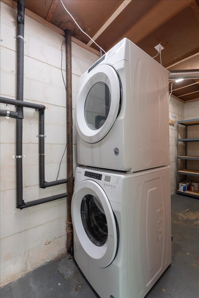 Building Photo - 1707 Hall Dr