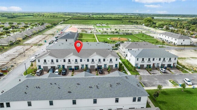 Building Photo - 834 SW 11th Ter