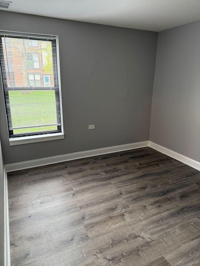 Building Photo - 3 bedroom in Chicago IL 60612