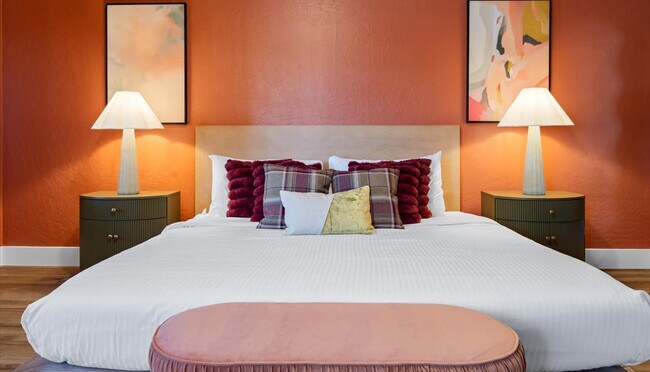 Building Photo - 2431 E Laurel St