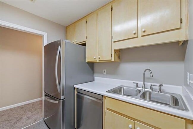 Building Photo - East Tallahassee Brick Townhome With One Car Garage