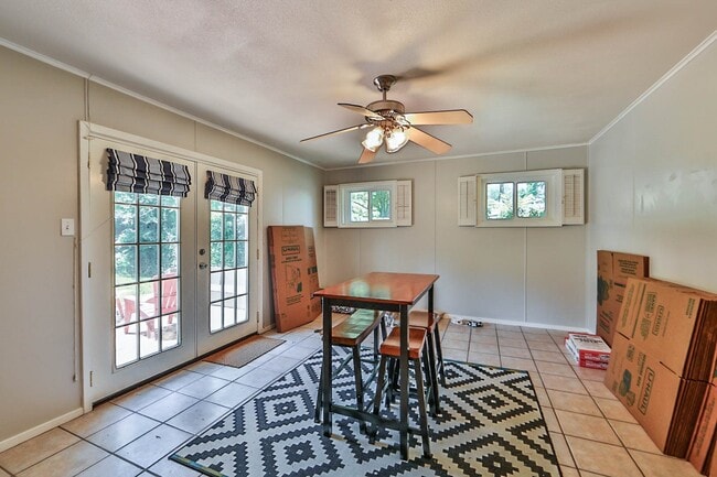 Building Photo - 5511 Kinglet St