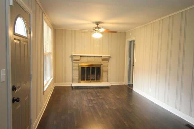 Building Photo - 2203 Ravenwood Dr
