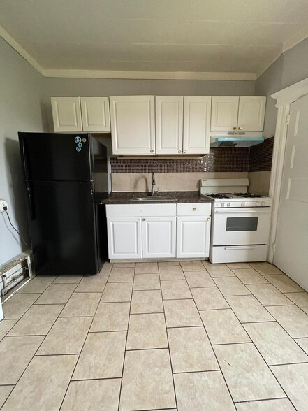 Building Photo - 130 Wade St