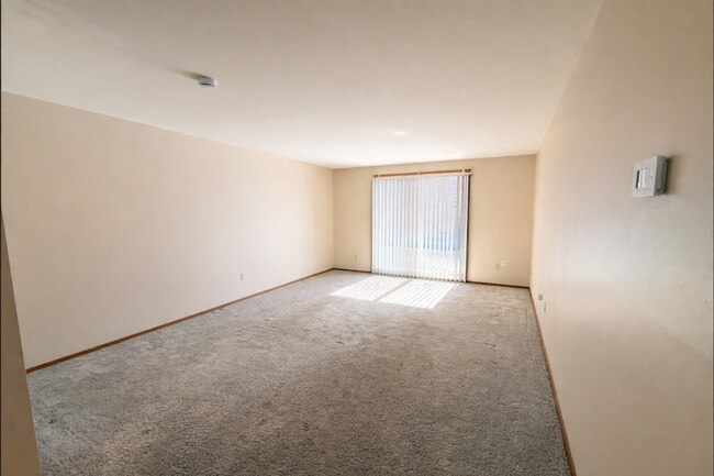 Building Photo - Cozy 2 Bedroom, 1 Bath Apartment with Patio - Welcome Home!