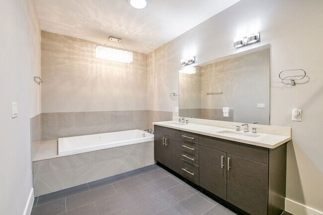 Building Photo - 3215 Garrow St