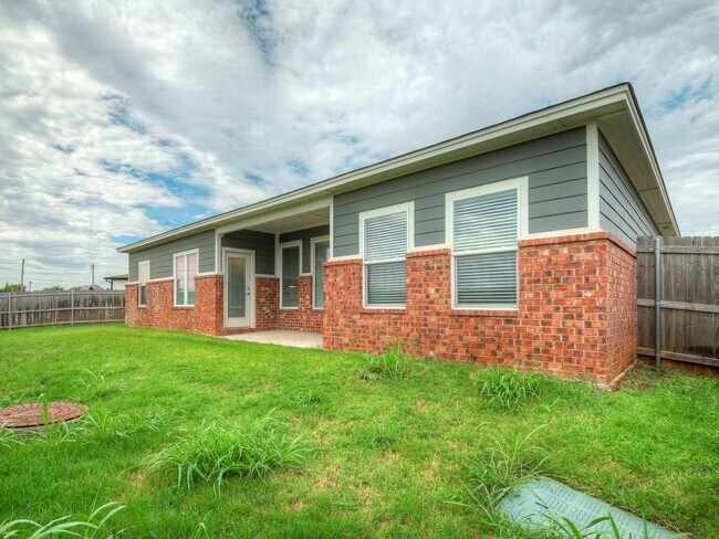 Building Photo - Beautiful New Construction Home in Edmond