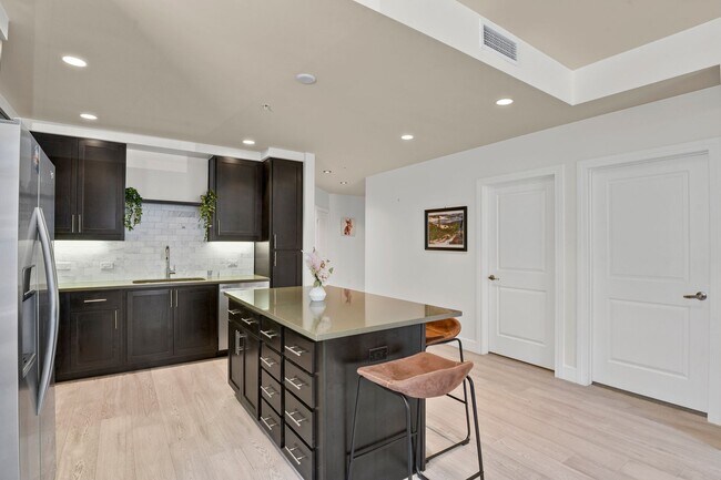 Building Photo - Modern First-Floor Condo at the Peloton - Boulder