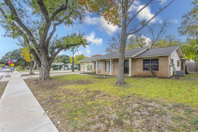 Building Photo - 4103 Willow Green Drive