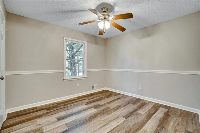 Building Photo - 377 Jamie Dr