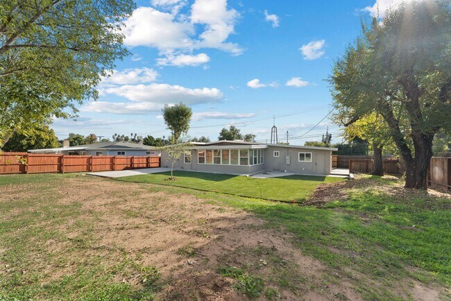 Building Photo - RV/trailer parking