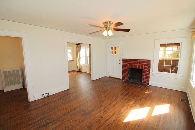 Building Photo - Fully Remodeled Home in the Heart of Belmont