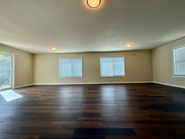 Building Photo - Beautiful, Completely Remodeled 4 Bed 2.5 Bath Fremont Home - Huge Bonus Room