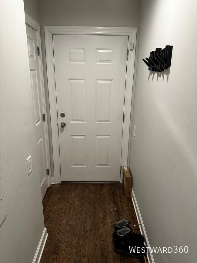 Building Photo - 2629 N Ashland Ave