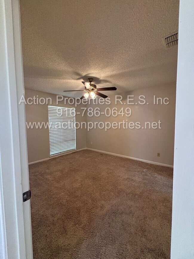 Building Photo - 5110 Village Oaks Dr