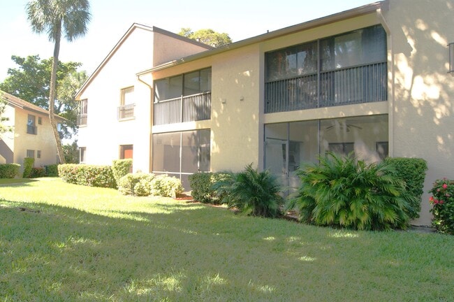 Building Photo - 3781 Cocoplum Cir