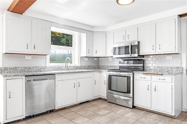 Building Photo - 214 Highland Rd