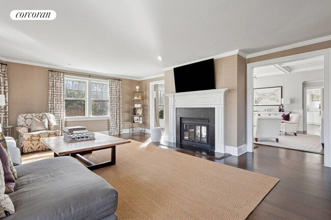 Building Photo - 3368 Noyack Rd