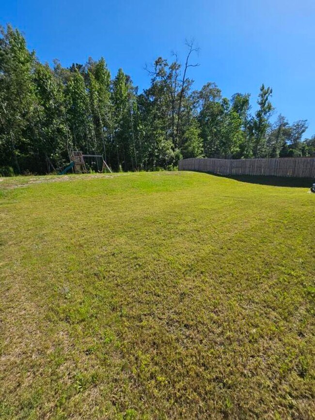 Building Photo - Ranch Outside of Gate  1