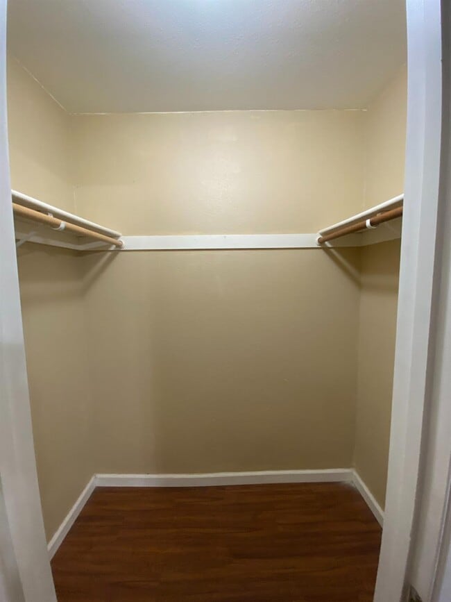 Building Photo - 367 Strauss Ln