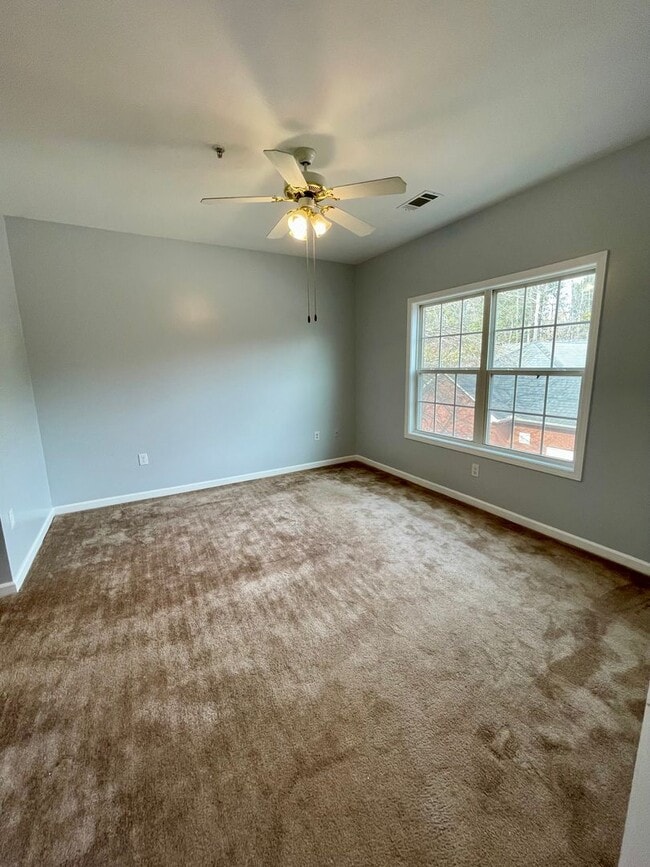 Building Photo - Newly Renovated 3 Bedroom Condo at a GREAT Price!