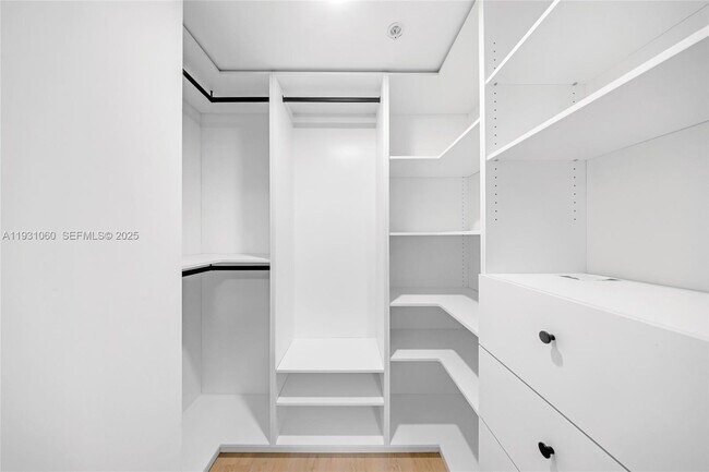 Building Photo - 170 SE 14th St