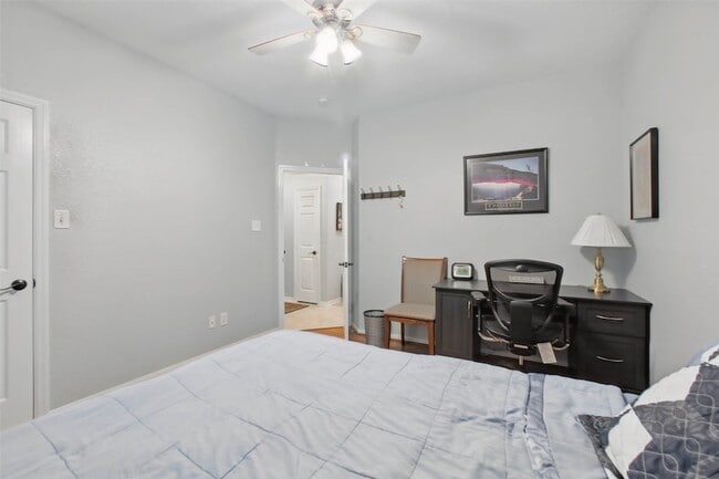 Building Photo - 22 Watermint Pl