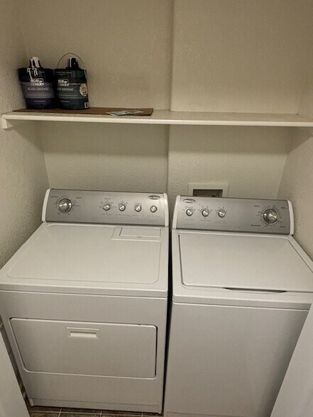 Laundry - 3575 Boulder Cir