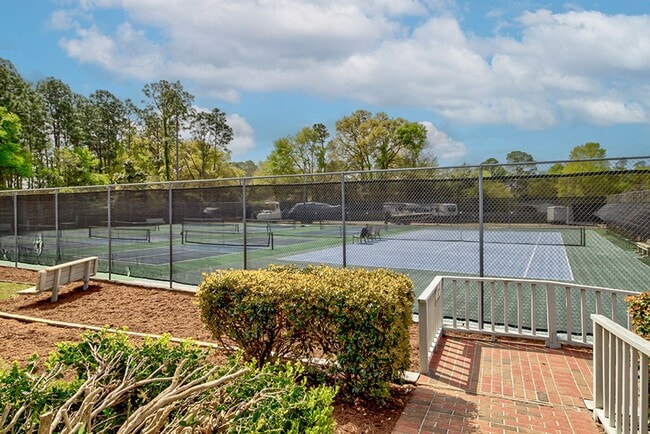Building Photo - Lovely Town Home in Inland Greens