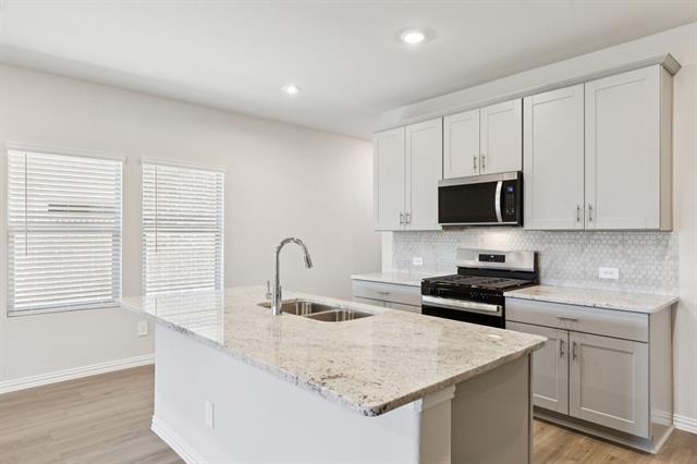 Building Photo - 3407 High Valley Dr