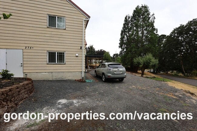 Building Photo - Saint Helens OR - newly renovated 1 bedroom apartment