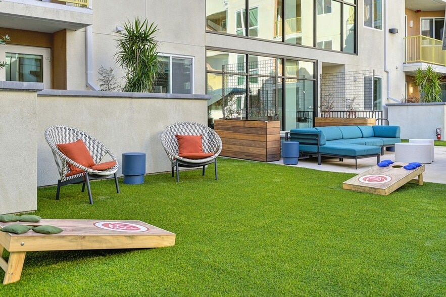 Building Photo - Begonia Place