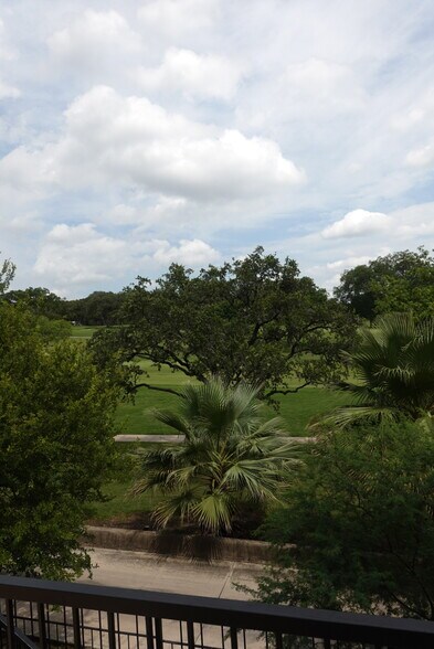 Building Photo - 7342 Oak Manor Dr