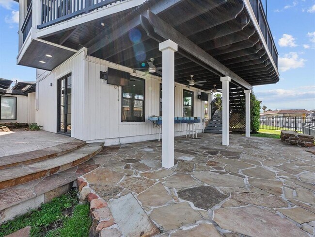 Building Photo - 107 Cedar Ln