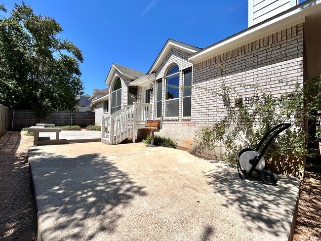 Building Photo - Beautiful 4 Bedroom, 2 Bathroom Home for R...