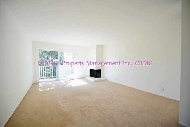 Building Photo - "Charming 1-Bed Condo Retreat in Greenbrae – Spacious 894 Sq Ft Living!"