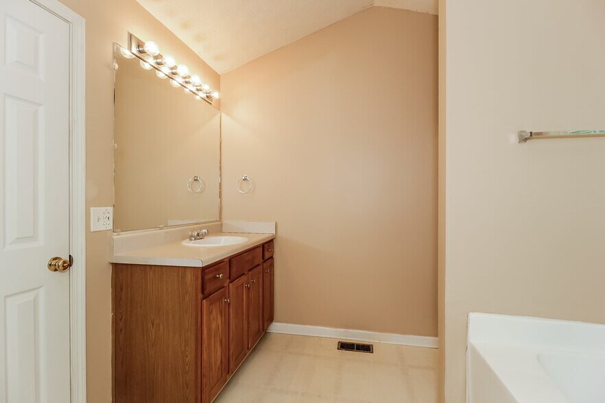 Building Photo - 111 Ridgecrest Dr
