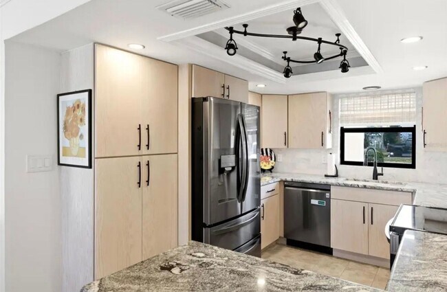 Building Photo - Waterfront Townhome in Punta Gorda